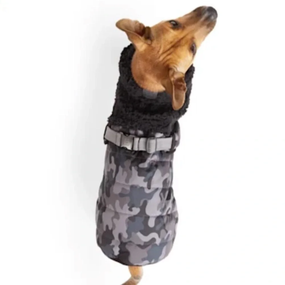 NWOT light puffer belt Camo dog jacket M